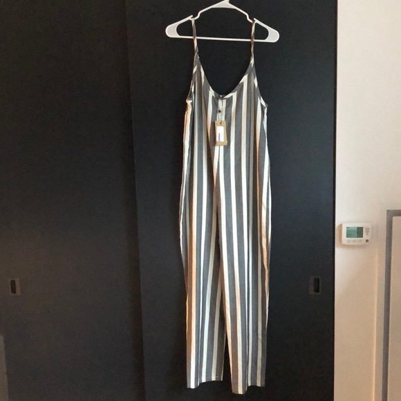 Knot sisters jumpsuit size s. No longer has tag. - Picture 2 of 4